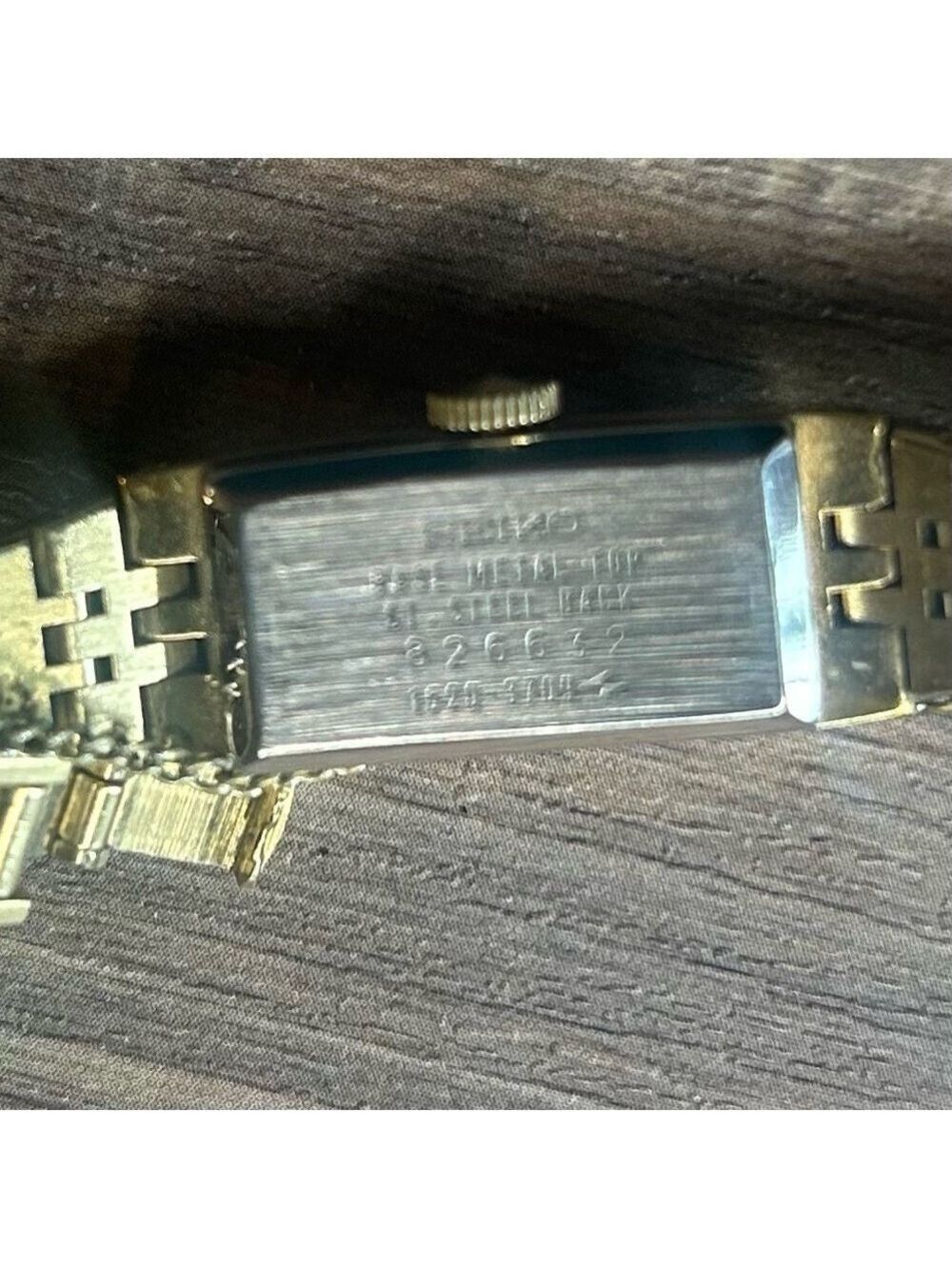 Vintage Seiko Ladies Gold Tone Rectangular Tank Watch Japan Needs Battery - Picture 4 of 4